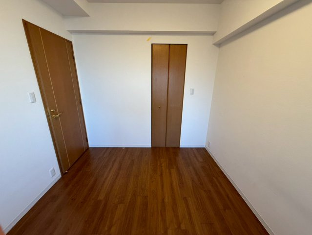 野村新瀬戸ヒルズ・ウインザーズパークイーストウイングの寝室|６帖の主寝室。広々クローゼット付きでご夫婦共有でお使いいただけます！