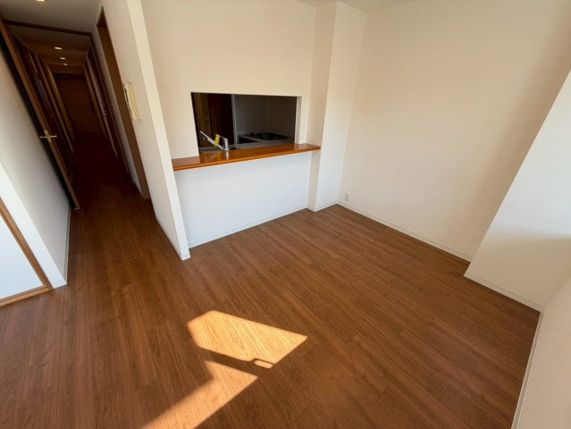 野村新瀬戸ヒルズ・ウインザーズパークイーストウイングの居間・リビング|陽射しがたっぷりと注ぐリビング♪ぽかぽかして気持ちのいい空間です！