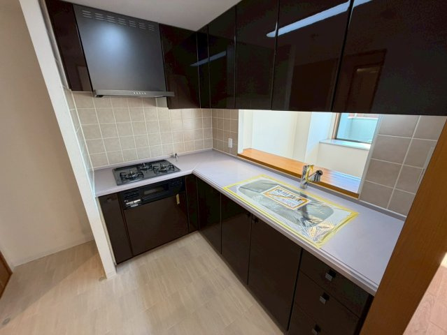 野村新瀬戸ヒルズ・ウインザーズパークイーストウイングのキッチン|広々スペースでご家族や友人と一緒にキッチンに立ってお料理が作れます♪