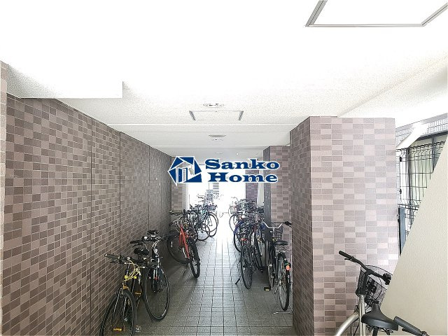 スカイコート本郷東大前壱番館の駐車場