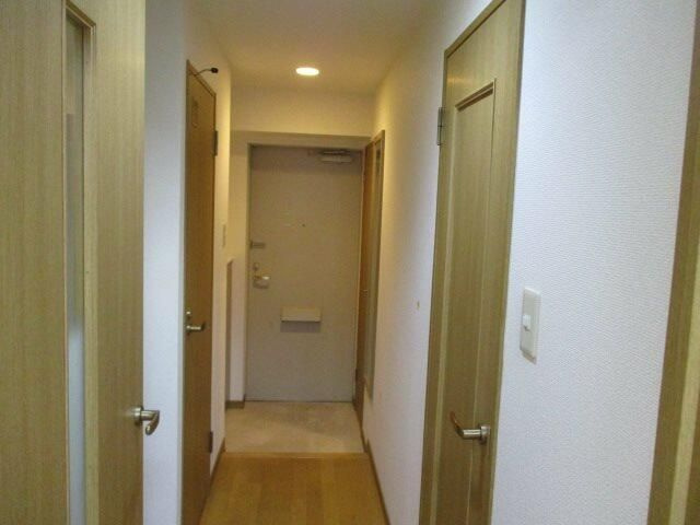 スカイコート本郷東大前壱番館の玄関