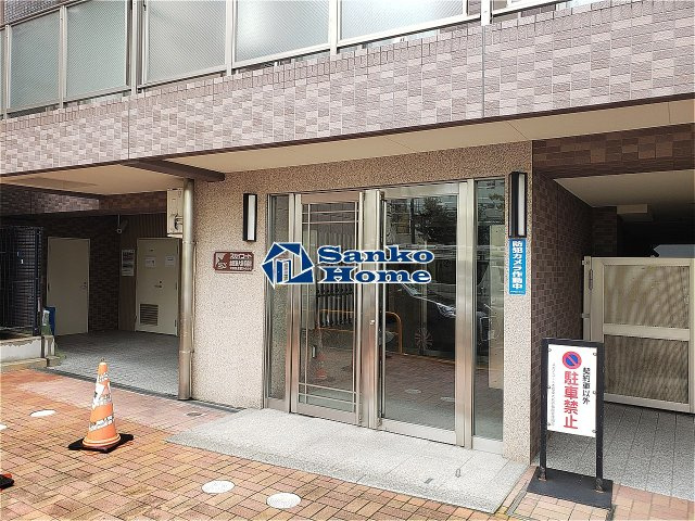 スカイコート本郷東大前壱番館のエントランス
