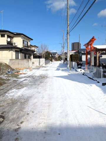 クレイドルガーデン八戸市売市第4　3号の前面道路含む現地写真