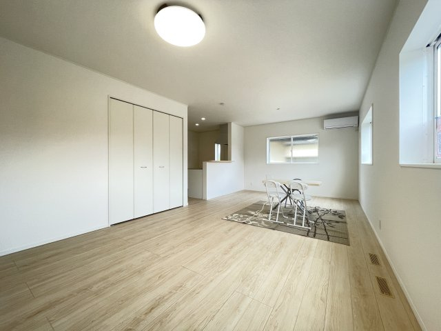 クレイドルガーデン八戸市売市第4　3号の居間・リビング