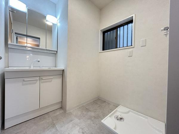 神戸市垂水区千鳥が丘　中古戸建の洗面所