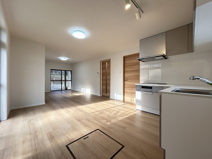 神戸市垂水区千鳥が丘　中古戸建の居間・リビング