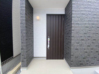 【玄関】 | 八重瀬町世名城（全3棟） | ※同仕様写真です