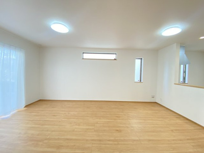 【居間・リビング】 | 八重瀬町世名城（全3棟） | ※同仕様写真です