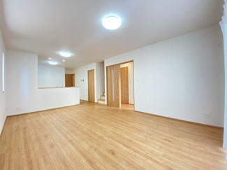 【居間・リビング】 | 八重瀬町世名城（全3棟） | ※同仕様写真です