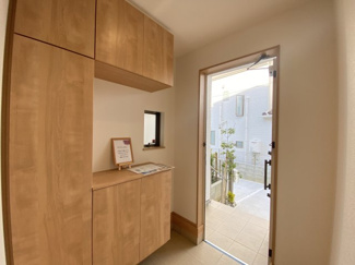 【玄関】 | 八重瀬町世名城（全3棟） | ※同仕様写真です