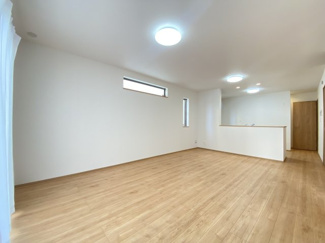 【居間・リビング】 | 八重瀬町世名城（全3棟） | ※同仕様写真です