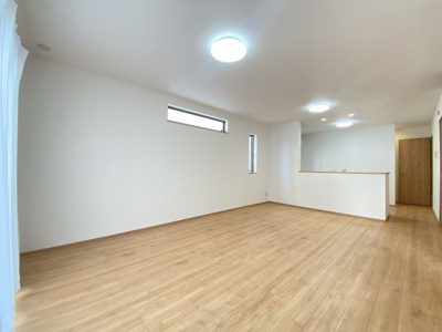 【居間・リビング】 | 八重瀬町世名城（全3棟） | ※同仕様写真です