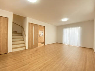 【居間・リビング】 | 八重瀬町世名城（全3棟） | ※同仕様写真です