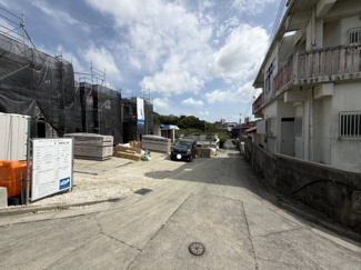 【前面道路含む現地写真】 | 八重瀬町世名城（全3棟） | ※南西側4m♪（写真：解体前写真）