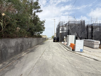 【前面道路含む現地写真】 | 八重瀬町世名城（全3棟） | ※北西側公道5.2m♪