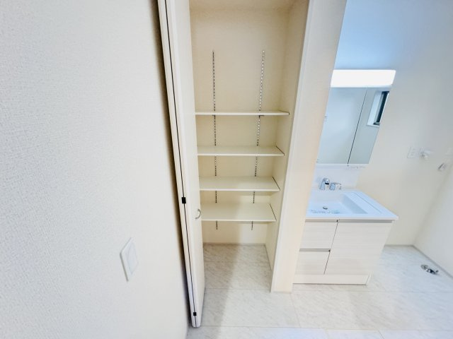 松戸市常盤平４丁目新築戸建【常盤平第二小学校：7分】の脱衣所|脱衣所収納スペース・可動棚