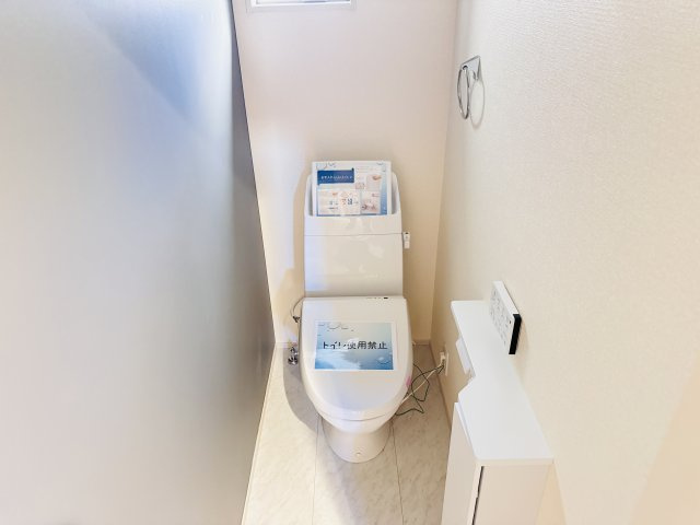 松戸市常盤平４丁目新築戸建【常盤平第二小学校：7分】のトイレ|温水洗浄暖房便座つきトイレ
