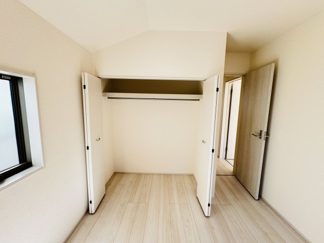 松戸市常盤平４丁目新築戸建【常盤平第二小学校：7分】の収納|6帖洋室収納