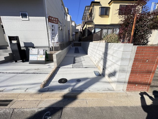 松戸市常盤平４丁目新築戸建【常盤平第二小学校：7分】の駐車場|1号棟駐車スペース・縦列2台駐車可
