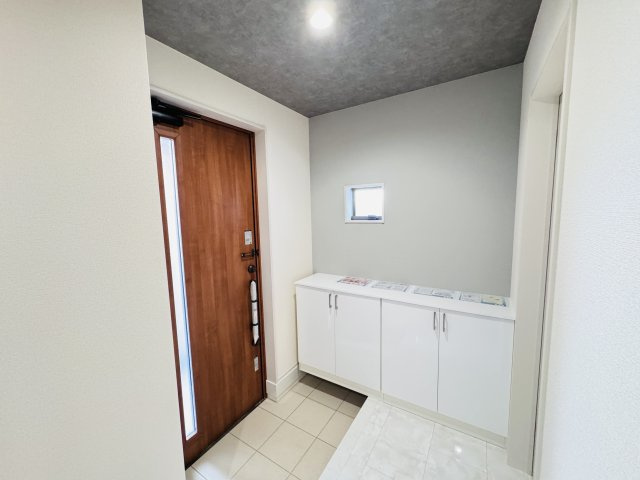 松戸市常盤平４丁目新築戸建【常盤平第二小学校：7分】の玄関|玄関ホール・シューズボックス付き