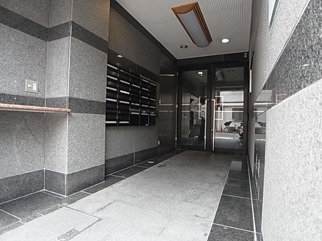 神戸市長田区久保町３丁目の賃貸マンションのエントランス