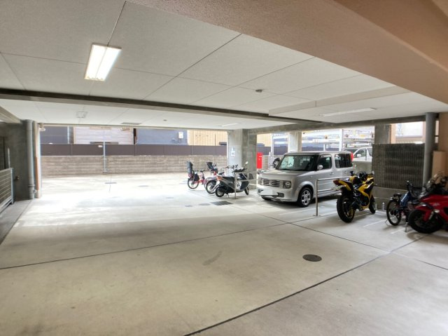 エステムコート天神橋の駐車場|駐車場です
