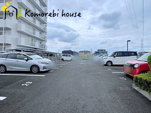 東建ニューハイツ北鴻巣の駐車場|車をお持ちの方に嬉しい駐車場付きの物件です