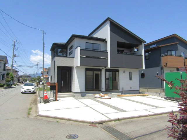 【前面道路含む現地写真】 | ブルーミングガーデン中央市山之神　1号棟 | 前面道路含む現地写真です