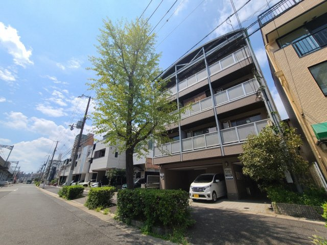 ロイヤルメゾン六甲道の外観