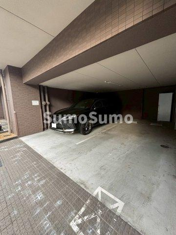 エスライズ難波EASTの駐車場