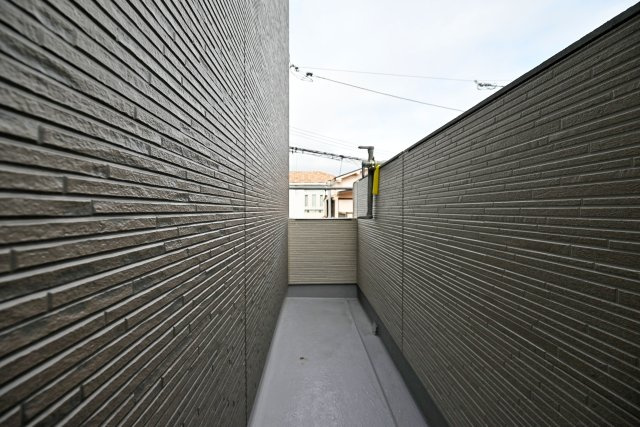 ブルーミングガーデン浜甲子園1丁目新築一戸建て│3LDK+駐車1台可のバルコニー|2階南東側バルコニー写真です。