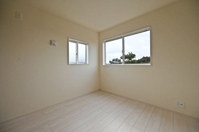 ブルーミングガーデン浜甲子園1丁目新築一戸建て│3LDK+駐車1台可の洋室|-洋室約4.2帖(3F)-