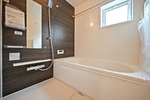 ブルーミングガーデン浜甲子園1丁目新築一戸建て│3LDK+駐車1台可の浴室|1階浴室の内観写真です。1616サイズの浴室暖房乾燥機付きユニットバスです。