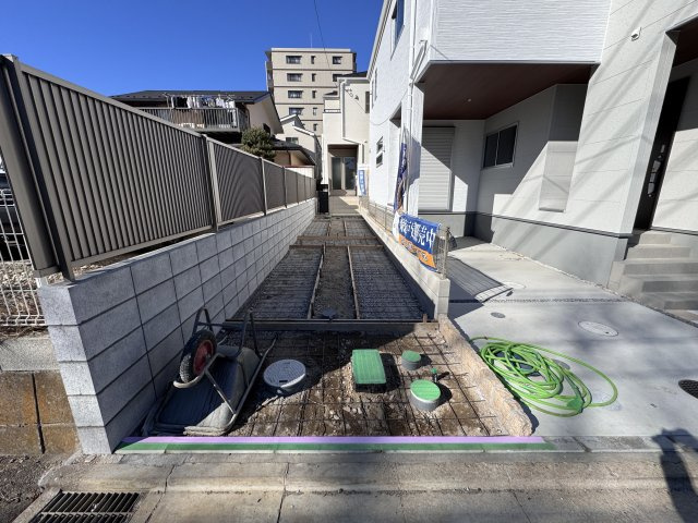 松戸市常盤平４丁目新築戸建【常盤平第二小学校：7分】の駐車場|2号棟駐車スペース・縦列2台駐車可
