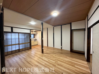 【居間・リビング】 | 尼崎市金楽寺町２丁目　オーナーチェンジ物件 | １階約１３．５帖のLDKです♪ゆったり寛げる癒しの空間です！！※賃貸前の画像です。