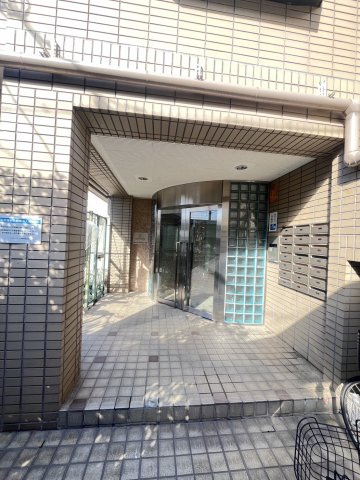 エステムコート東灘のエントランス