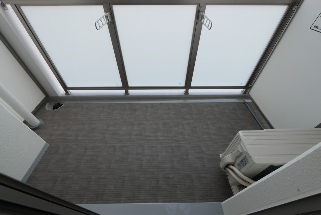 クレアグレイス岸里のバルコニー