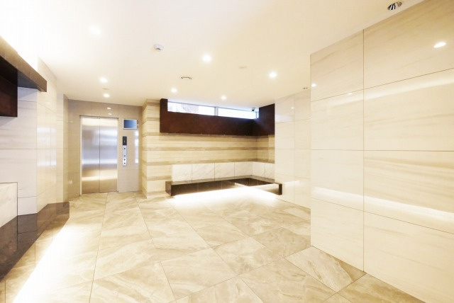 クレアグレイス岸里のロビー