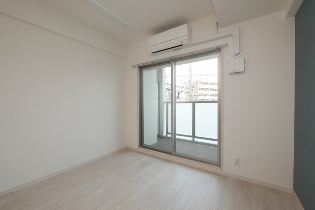 クレアグレイス岸里の居間・リビング