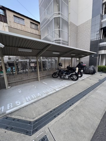 エステムコート神戸ハーバーランド前Ⅵピクシスの駐車場