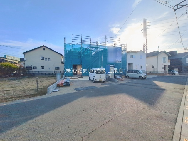 北本市下石戸下4期　新築戸建　グラファーレ01の前面道路含む現地写真