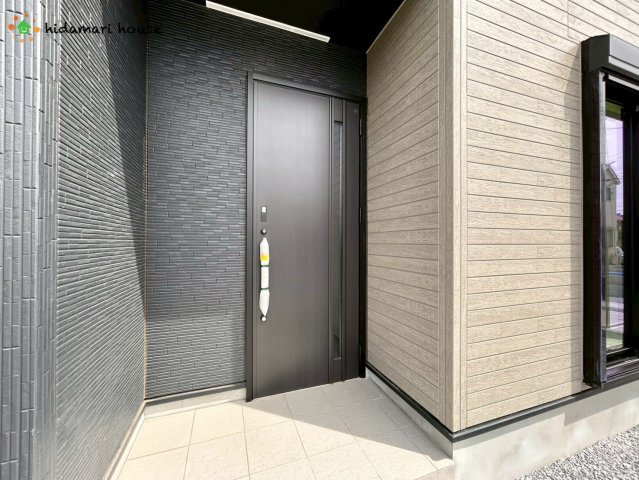 北本市下石戸下4期　新築戸建　グラファーレ01の玄関