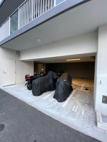 エステムコート神戸ハーバーランド前Ⅶレーベルの駐車場