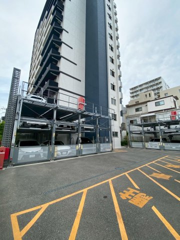 エステムコート神戸グランスタイルの駐車場