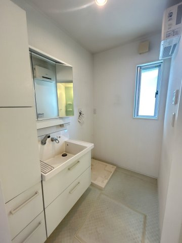 壬生町甲　中古戸建の独立洗面台