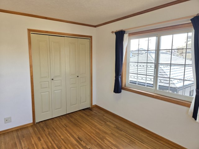 川島松倉の洋室