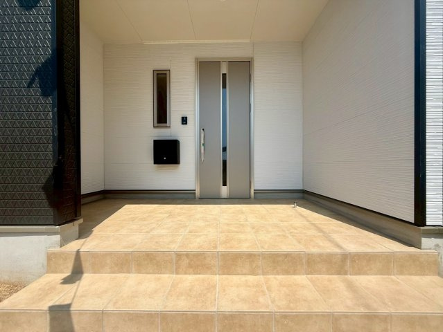 高知市種崎（新築）の玄関