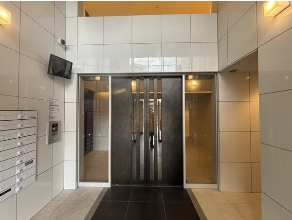 エスリード上前津ツヴァイテのエントランス