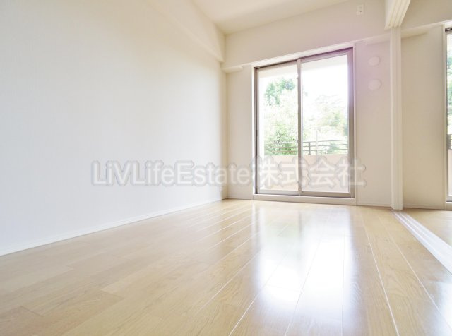 東村山市萩山町３丁目の賃貸マンションの洋室