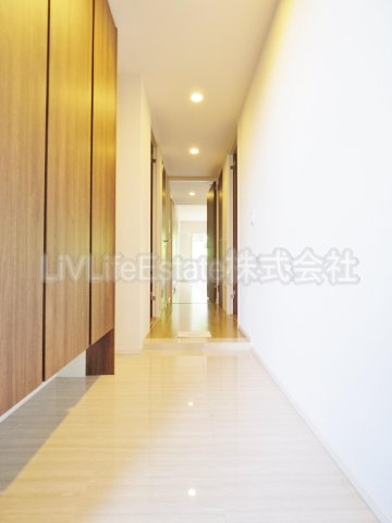 東村山市萩山町３丁目の賃貸マンションの玄関